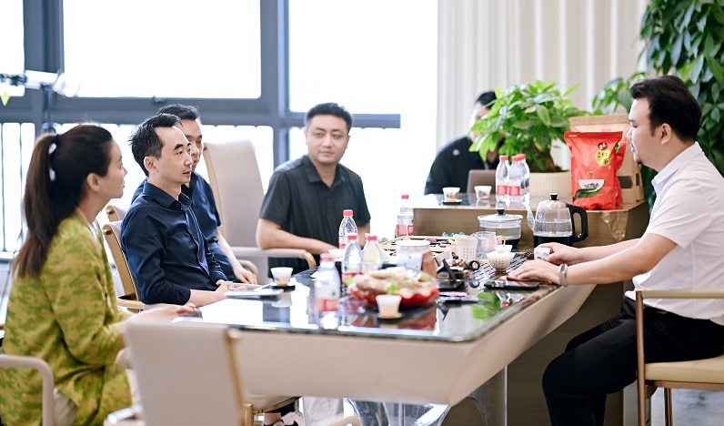 著名企業(yè)顧問(wèn)劉潤(rùn)走進(jìn)松普智能，關(guān)注uv印刷設(shè)備如何借京東智谷”上樓進(jìn)化“(圖4)